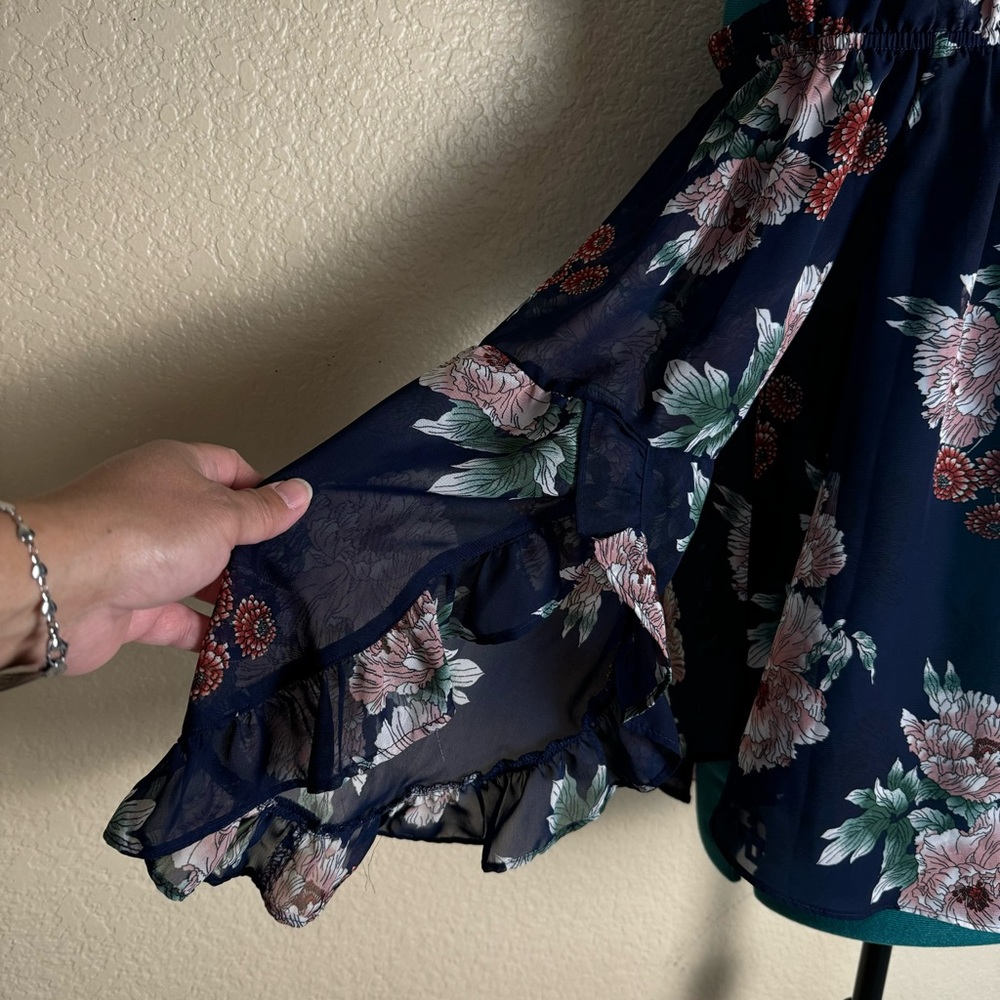 Off the Shoulder Navy Floral Flowy HiLo Sheer blouse Ruffle sleeves Size Small - Picture 2 of 6